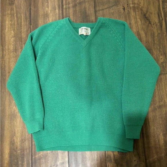 Vintage Women’s Green Knit Eye-Poppers‎ Sweater - Picture 2 of 3